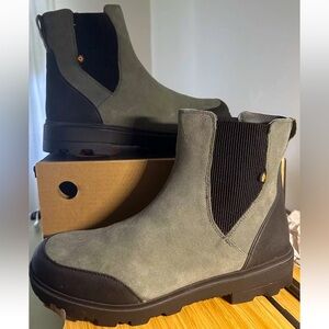 BRAND NEW Bogs Holly Chelsea Leather Women's Casual Boots, Size 11 MSRP $160!!